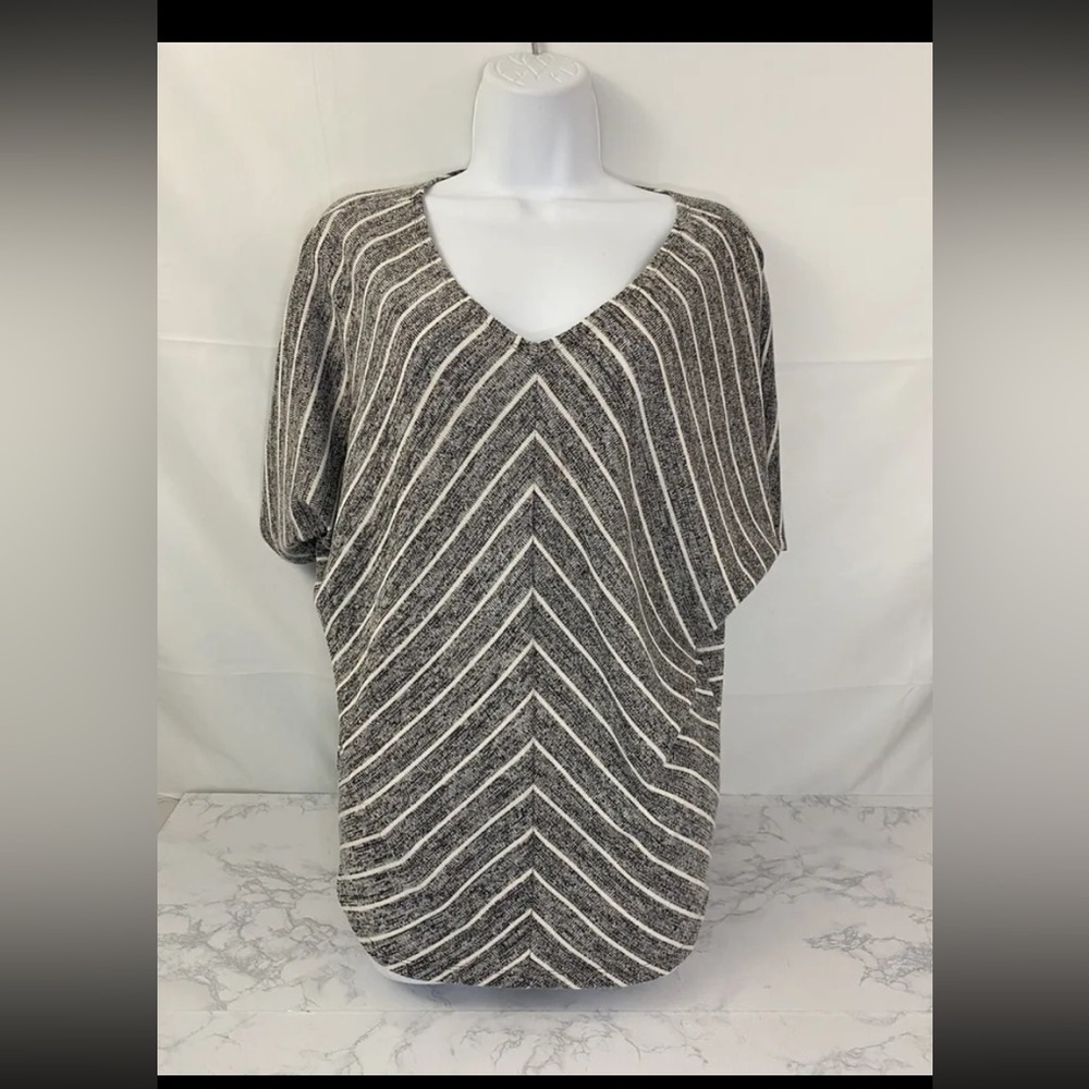 Cato Short Sleeve Knit Top Womens S Gray White Striped V Neck Blouse Pul…​​